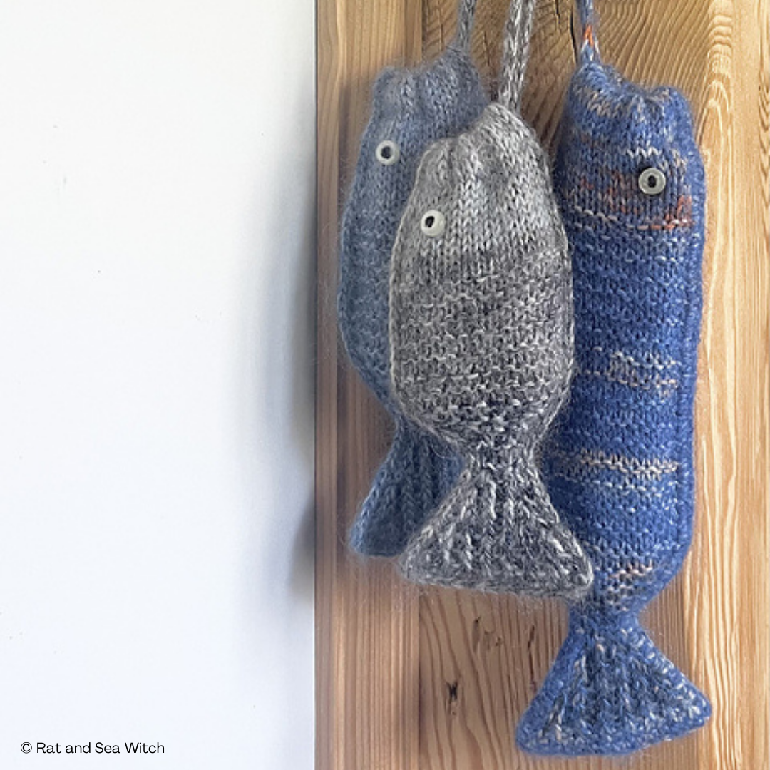 Knit a Rybka Fish Pouch